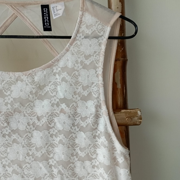 ♥️ H&M Lace Nude Top - Picture 9 of 11